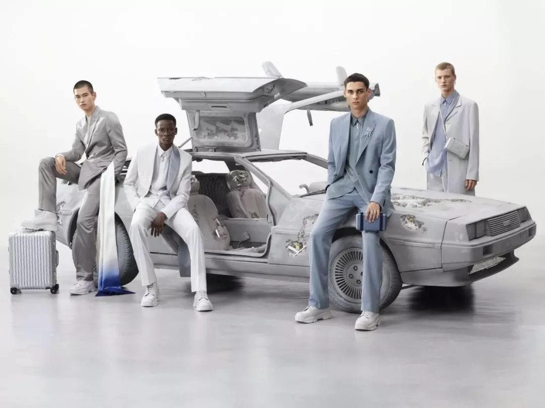 tb鍜宐urberry鑱斿悕,burberry鐨勬柊鏍囧織tb