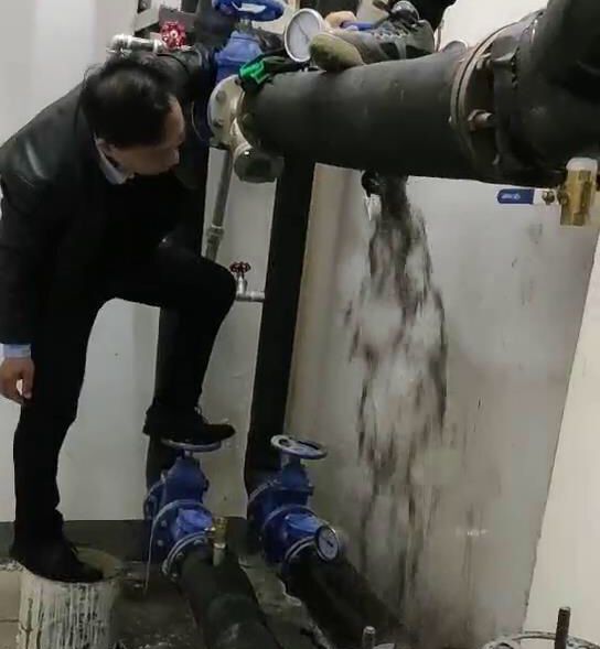 开发商把冷热水管接错了要求赔偿,开发商把冷热水管接错了怎么补偿