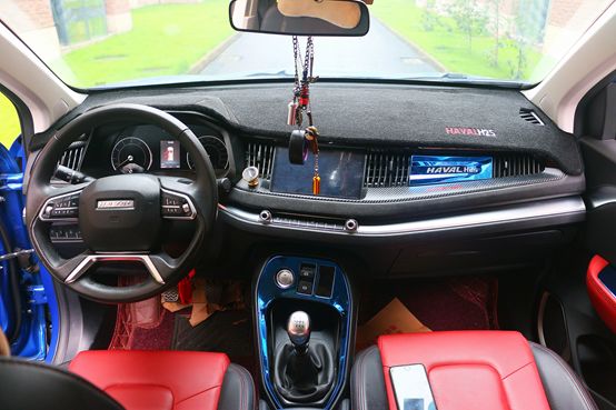 一公里不到五毛钱，油耗就是那么低！安全配置贼好用！90后帅哥警察的第二辆车，是这样个性又时尚的雷凌