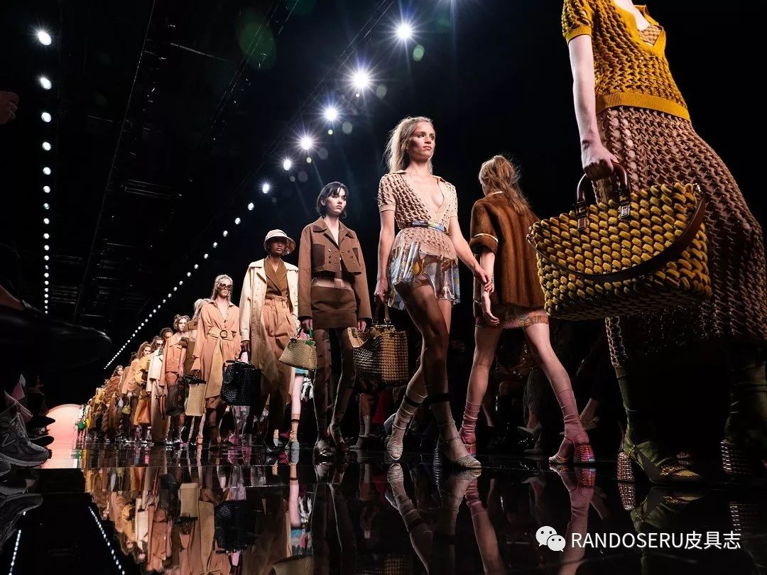 看完2020大牌新包，我的买包清单有几米长了…