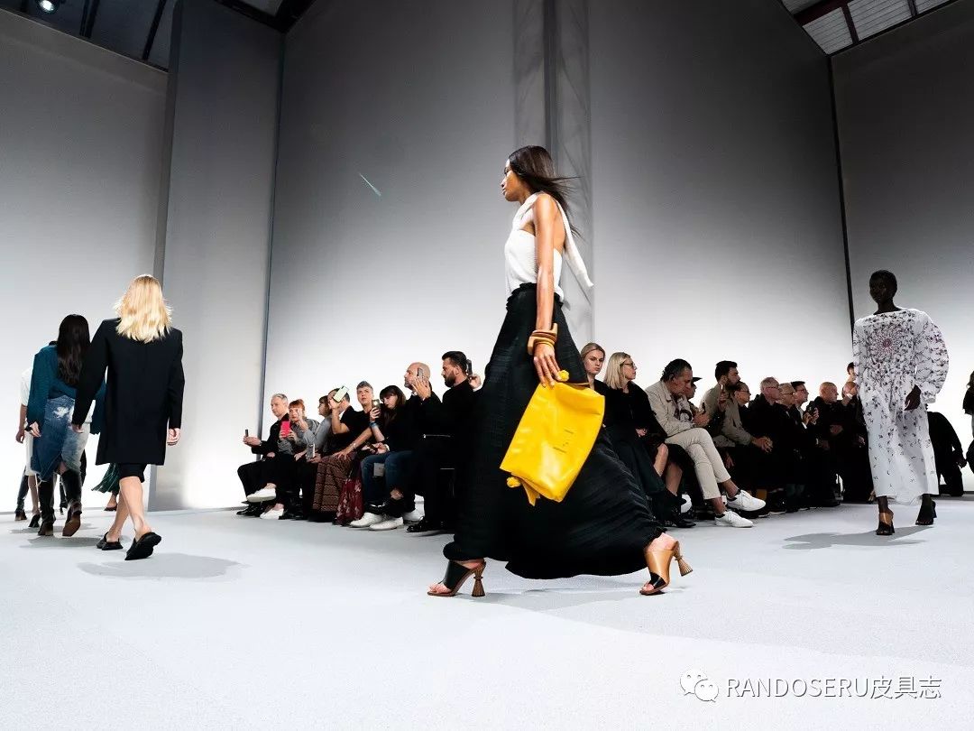 看完2020大牌新包，我的买包清单有几米长了…