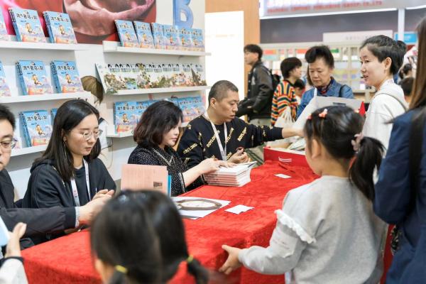 为什么说杨红樱的书不值得看,杨红樱儿童阅读