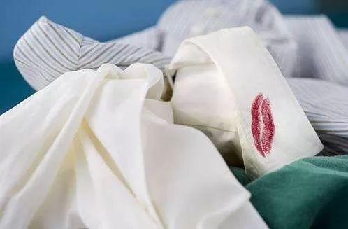 冬季洗衣服污渍的小妙招,收藏冬天衣服的小窍门