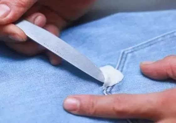 冬季洗衣服污渍的小妙招,收藏冬天衣服的小窍门