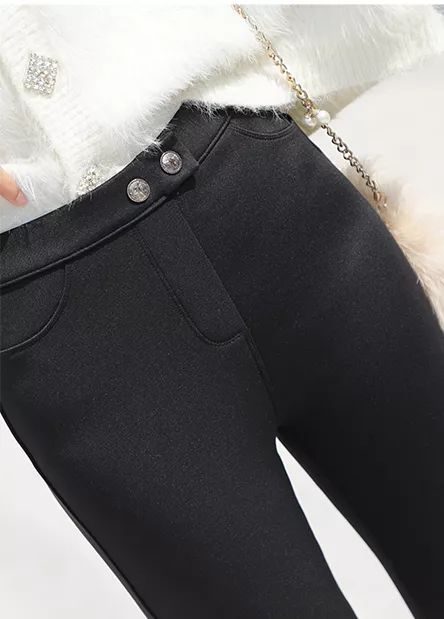 把护肤品穿在腿上是种什么体验?还能「显瘦10斤+超级保暖」