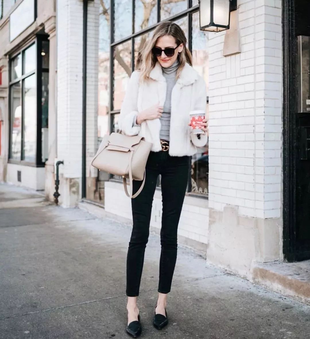 把护肤品穿在腿上是种什么体验?还能「显瘦10斤+超级保暖」