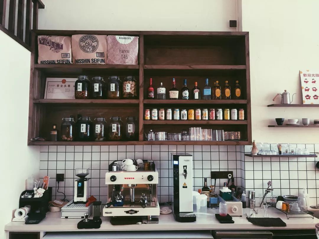 咖啡师自己开咖啡馆赚钱吗,开咖啡店怎么样能赚到钱