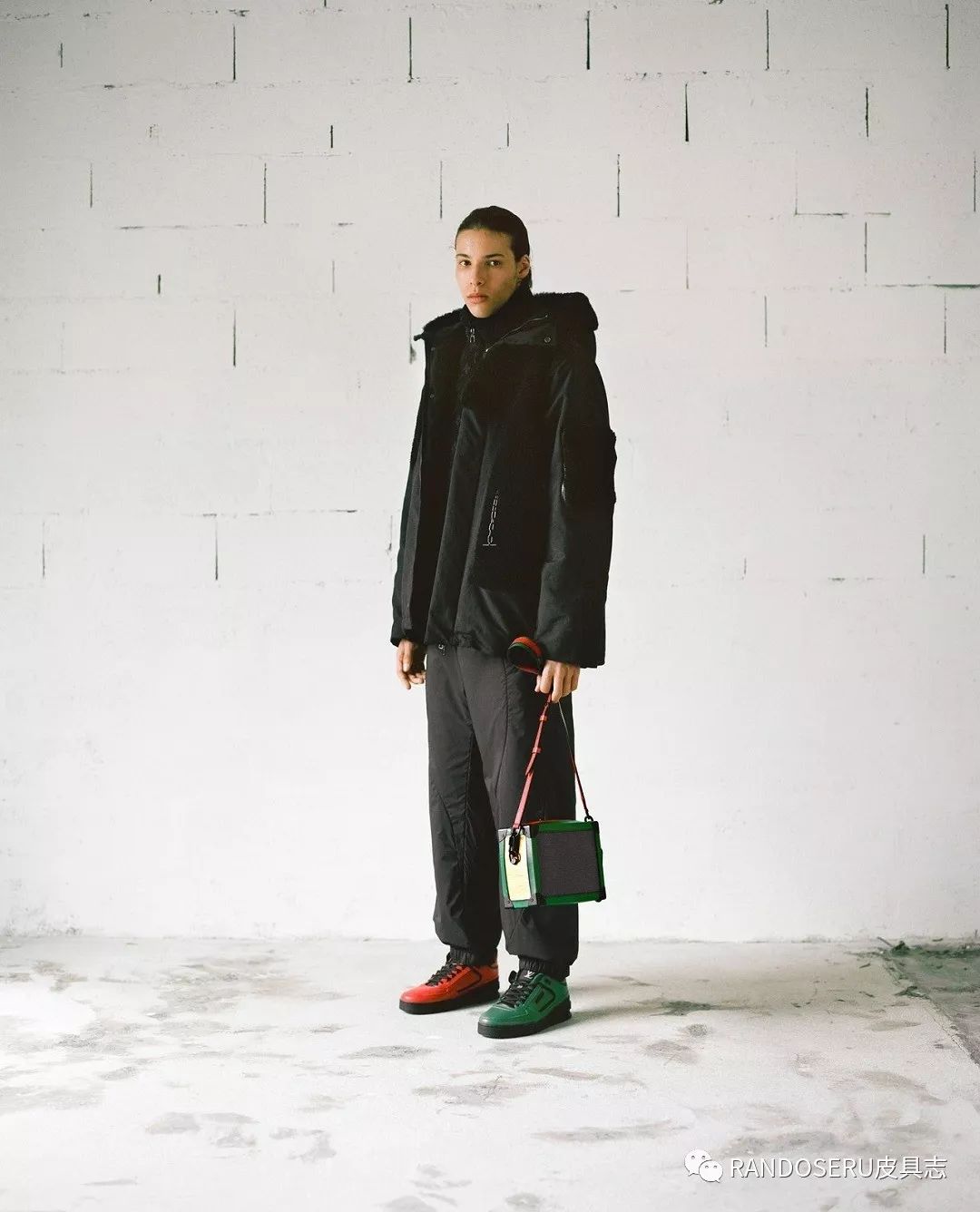 摊上个男人，这么爱奢侈品包包真是个奇葩？