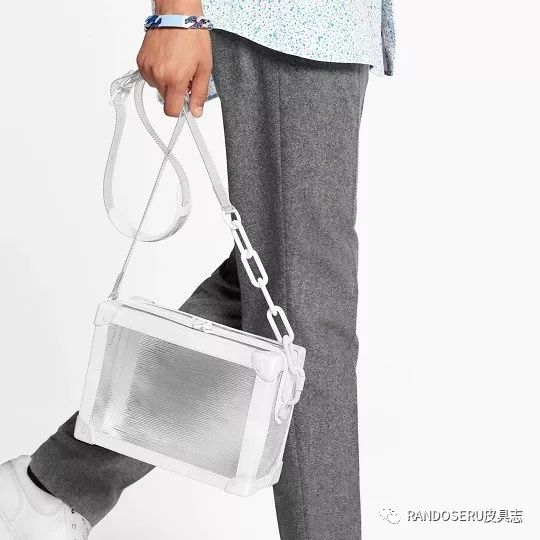 摊上个男人，这么爱奢侈品包包真是个奇葩？