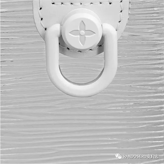 摊上个男人，这么爱奢侈品包包真是个奇葩？