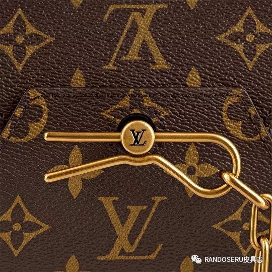 摊上个男人，这么爱奢侈品包包真是个奇葩？