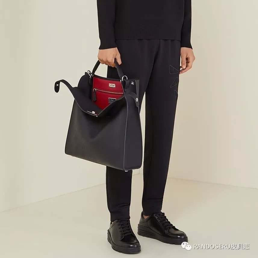 摊上个男人，这么爱奢侈品包包真是个奇葩？