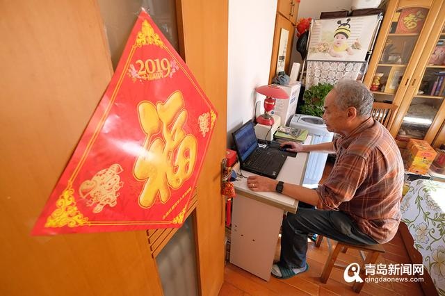 爱的发明家!青岛一老人为妻子研发“爬楼轮椅”,如今又为邻居免费制作