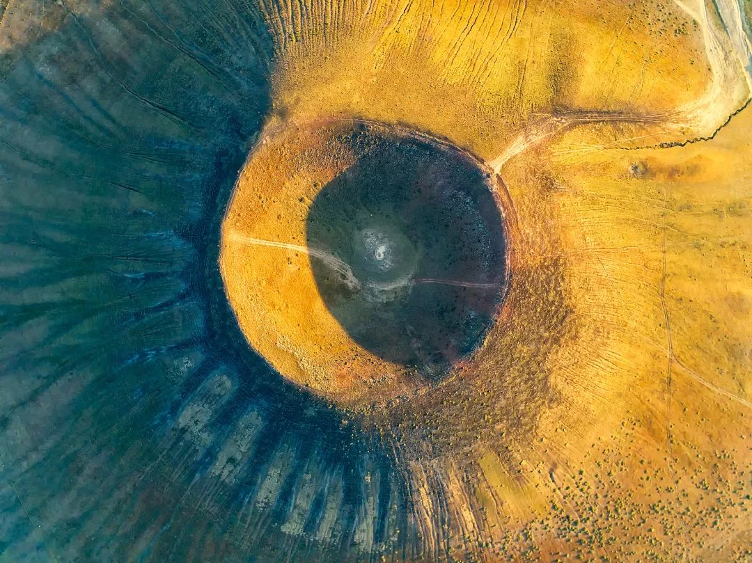 当镜头的高度上升,你将看到什么?