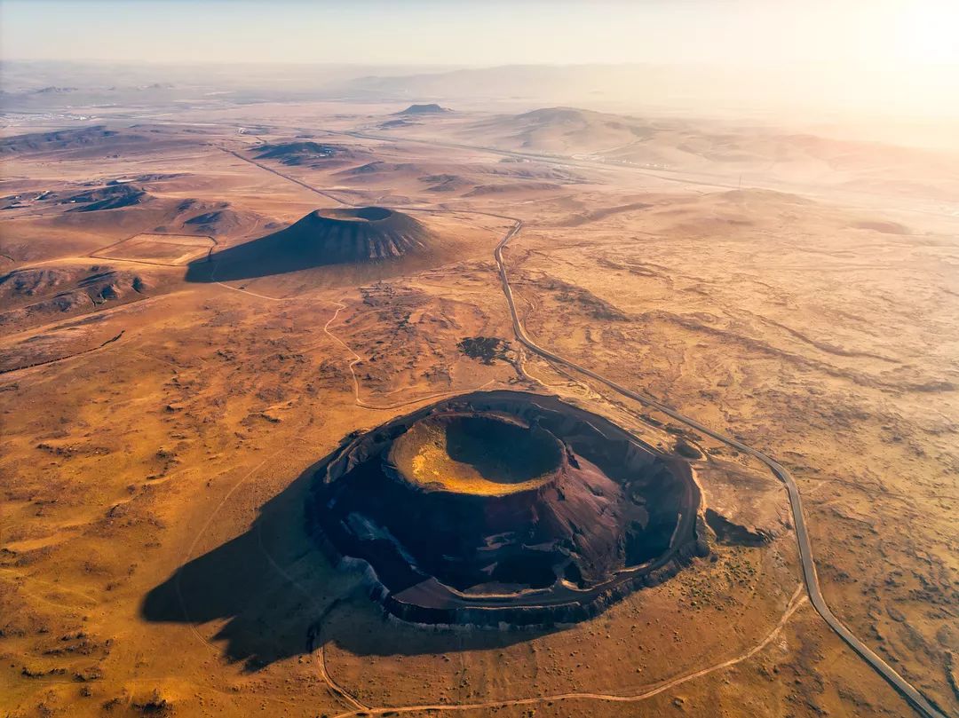 当镜头的高度上升,你将看到什么?