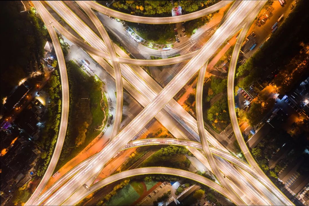 当镜头的高度上升,你将看到什么?