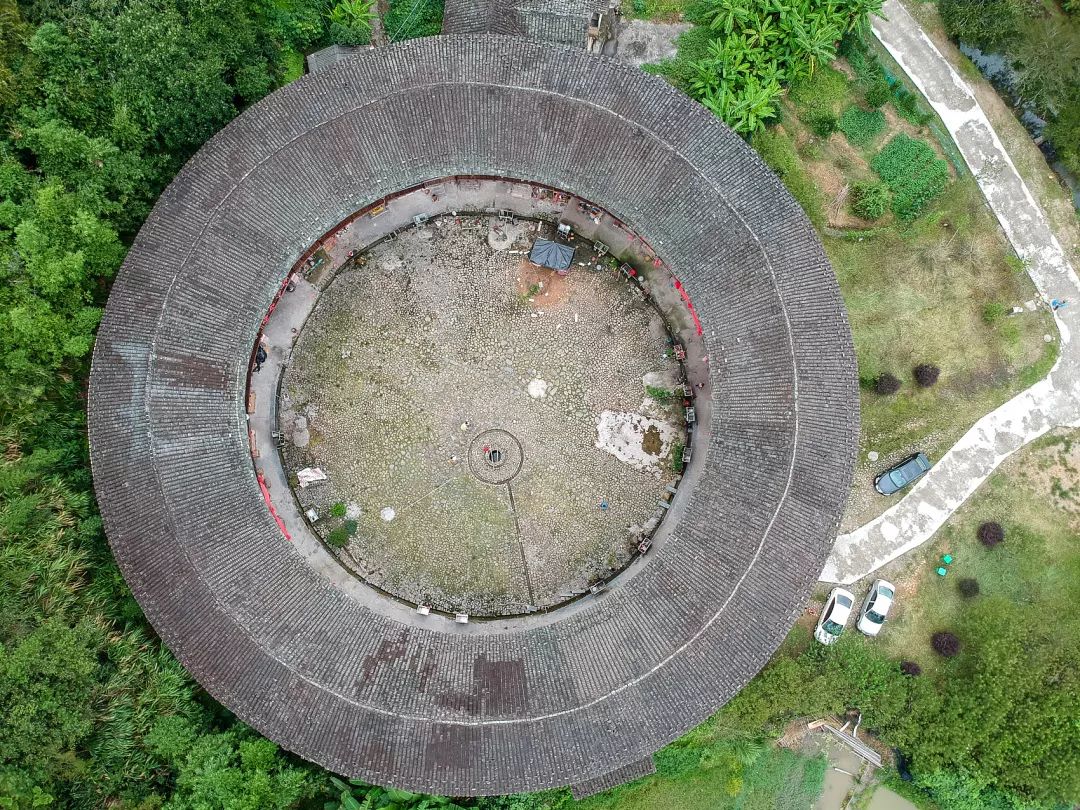 当镜头的高度上升,你将看到什么?