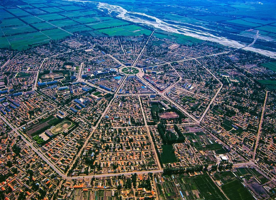 当镜头的高度上升,你将看到什么?