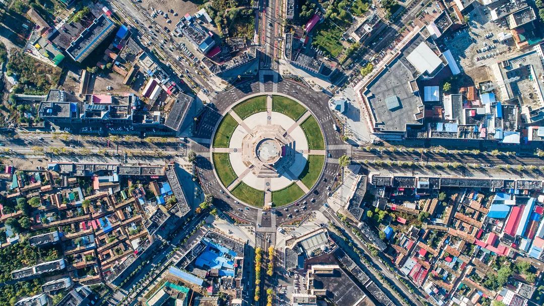 当镜头的高度上升,你将看到什么?