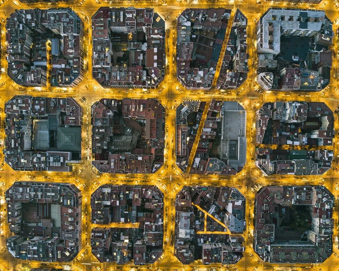 当镜头的高度上升,你将看到什么?