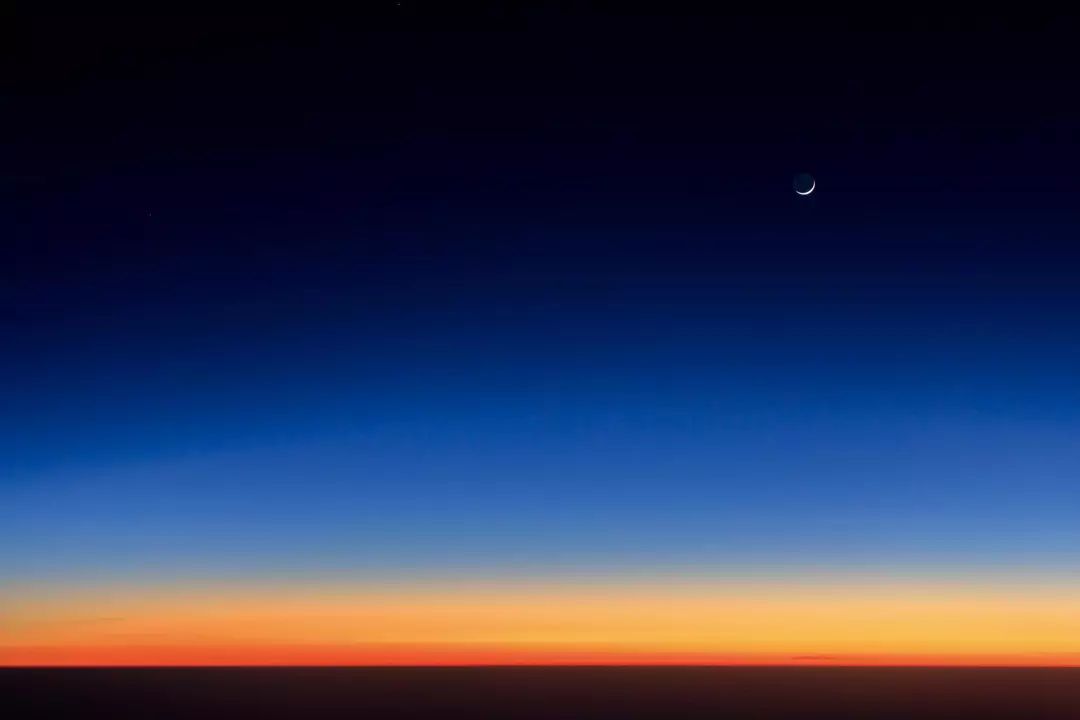 当镜头的高度上升,你将看到什么?