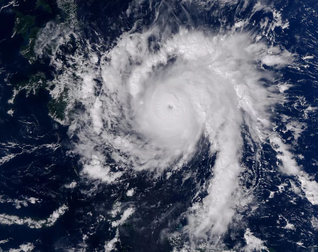 当镜头的高度上升,你将看到什么?