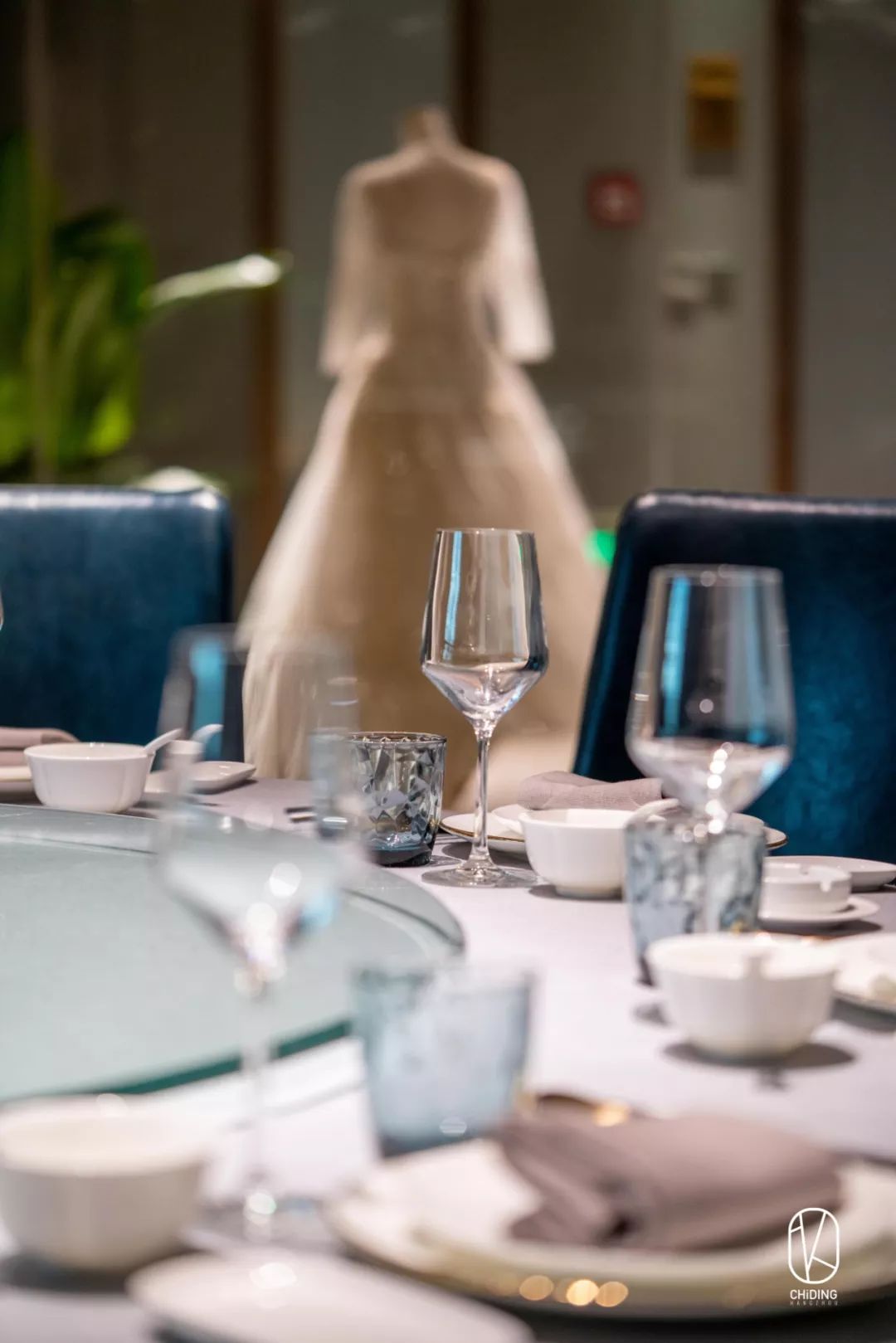 新店68折!杭州竟有餐厅公然把“浴缸”搬上桌,甚至为顾客准备了婚纱