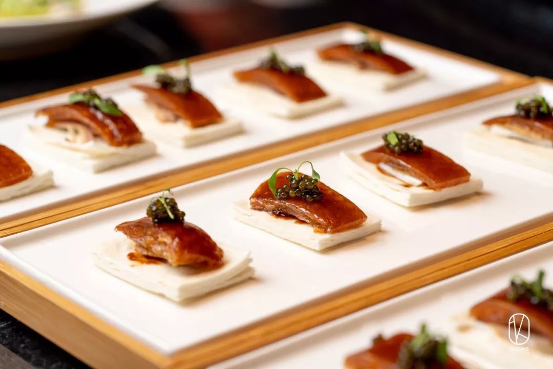 新店68折!杭州竟有餐厅公然把“浴缸”搬上桌,甚至为顾客准备了婚纱