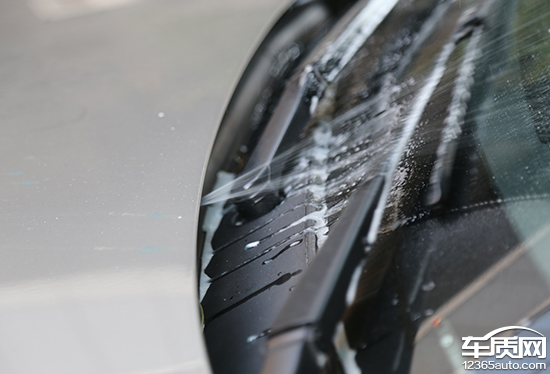 冬季玻璃水没有用完怎么更换,车冬季需要更换玻璃水还有什么