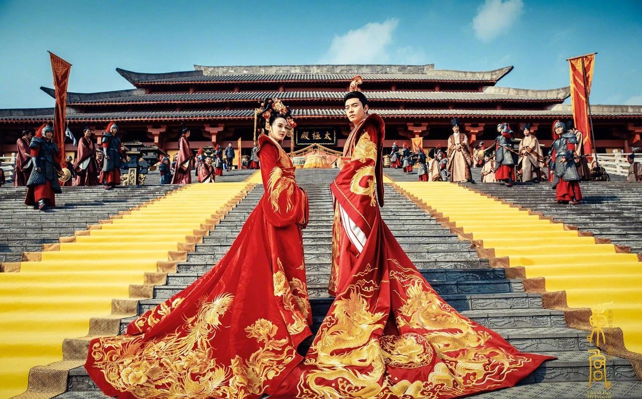 古人裙子拖地怎么处理,古代裙摆和衣服拖地