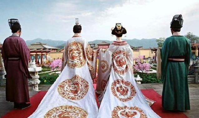 古人裙子拖地怎么处理,古代裙摆和衣服拖地