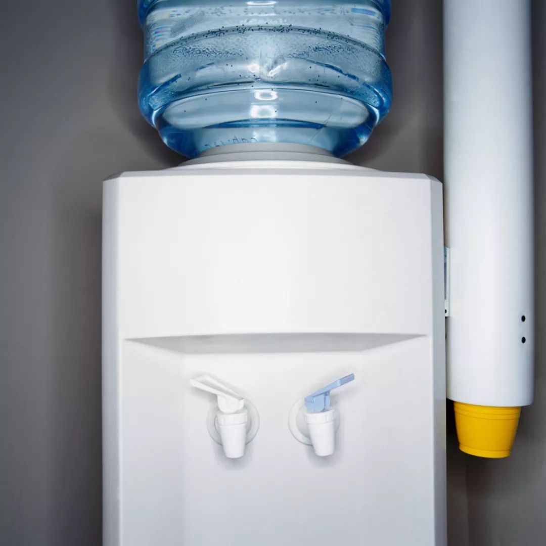 饮水机一年没清洗会有多少细菌,一个月没清洗的饮水机有多脏