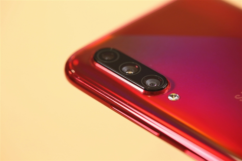 中端机还能如此漂亮三星GalaxyA70s评测:最轻薄的6400万三摄之作