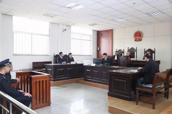 “女人就该风光地活”对二婚娇妻百般纵容，山东一三甲医院院长被查