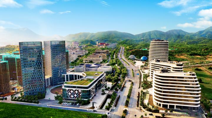 城西有位少侠，会六脉神剑凌波微步，还多情浪漫，他叫青山湖科技城