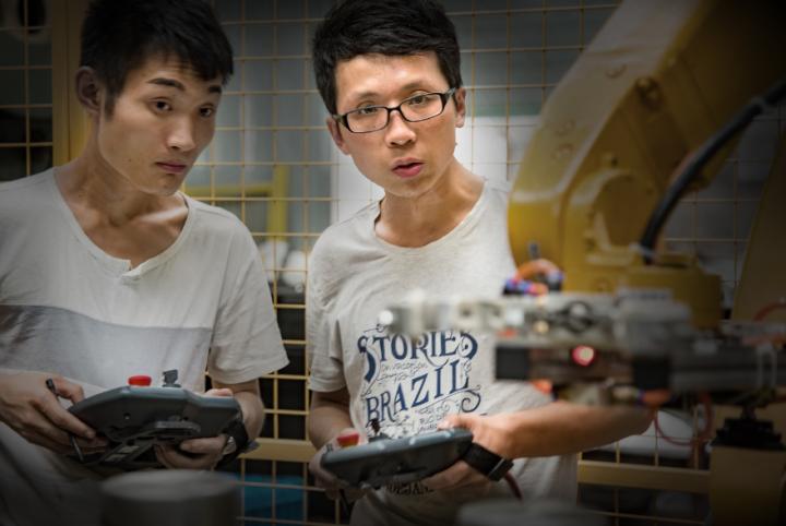 城西有位少侠，会六脉神剑凌波微步，还多情浪漫，他叫青山湖科技城