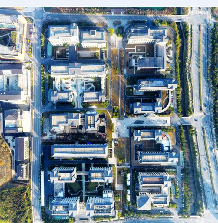 城西有位少侠，会六脉神剑凌波微步，还多情浪漫，他叫青山湖科技城