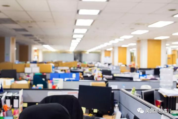 日本强制上班下班,日本怎么强制下班