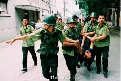 杀人女魔头劳荣枝朋友圈曝光!揭开20年前连杀7人案件细节:*诱色**绑架并锁进钢筋牢笼拘捕枪战视频曝光