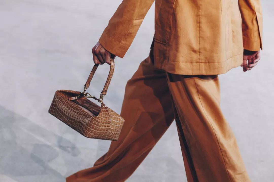 欧阳娜娜的名牌包包,欧阳娜娜的平价包包