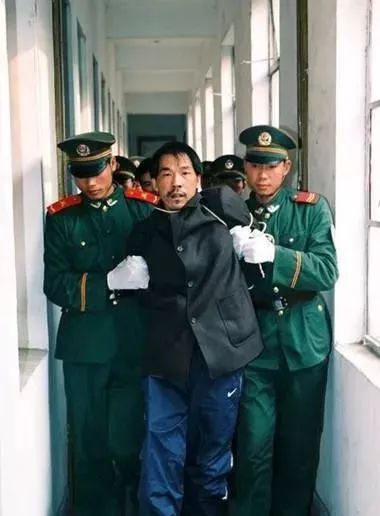 杀人女魔头终落网潜逃20年,隐藏二十多年的女杀人犯落网