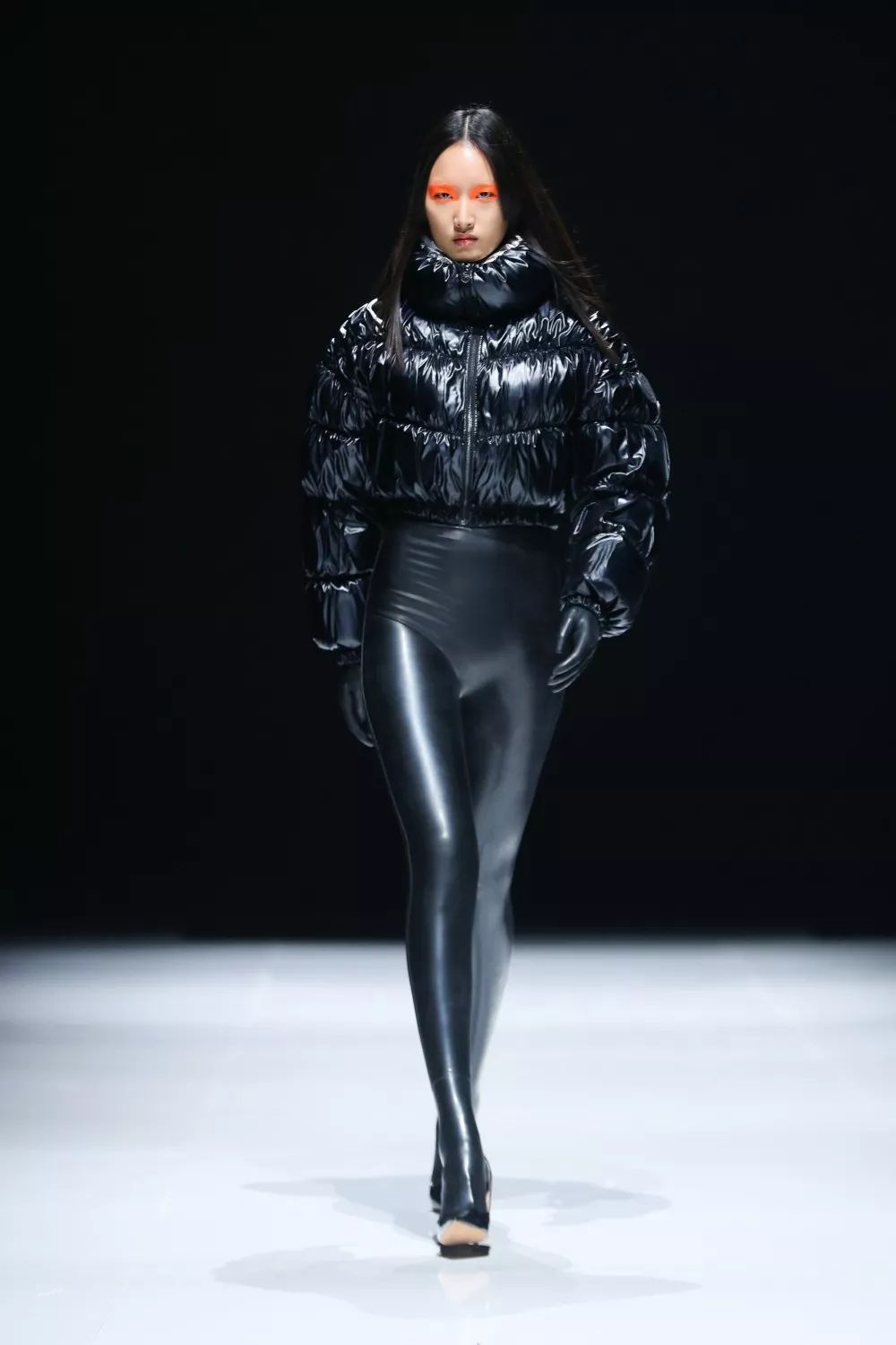 爱马仕传奇钦点，海外ins求代购，波司登X高缇耶联名火爆全球？