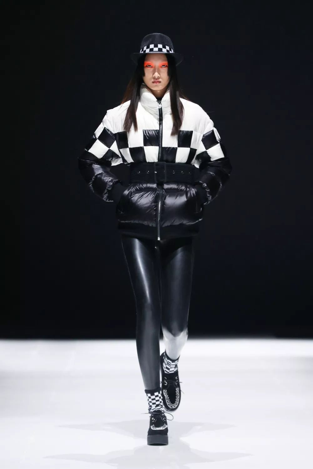 爱马仕传奇钦点，海外ins求代购，波司登X高缇耶联名火爆全球？