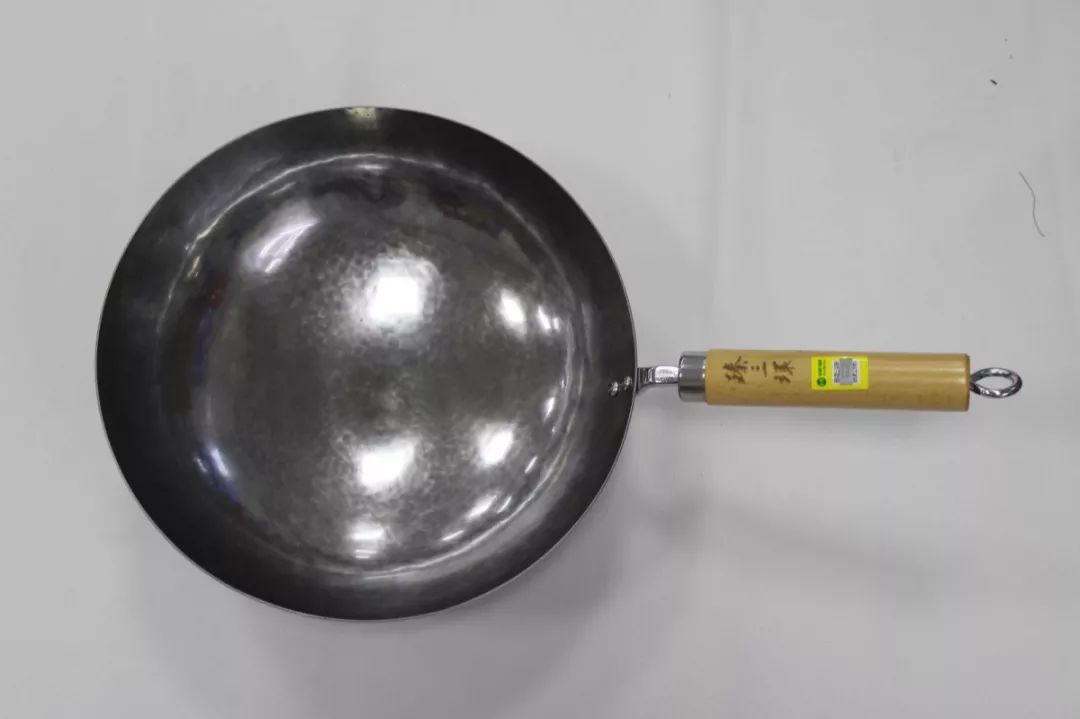 全网公认最好用无涂层铁锅爱仕达,爱仕达与炊大皇的铁锅哪个比较好