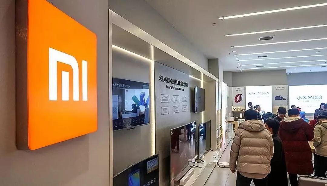 华为被爆员工索要离职补偿被拘留8个月；微信回应发原图泄露位置信息：可关闭定位；腾讯花85亿买了个岛，将建互联网+”未来科技城