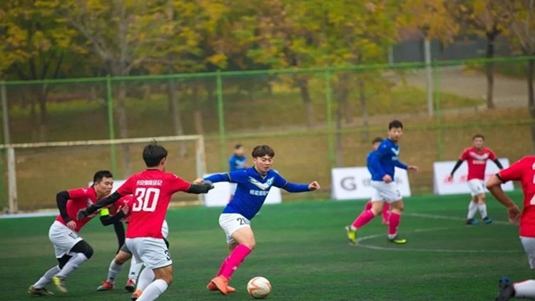 建梁搭桥直通职业联赛强强联合打造最火山东“草根足球”