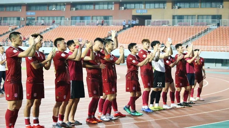 建梁搭桥直通职业联赛强强联合打造最火山东“草根足球”