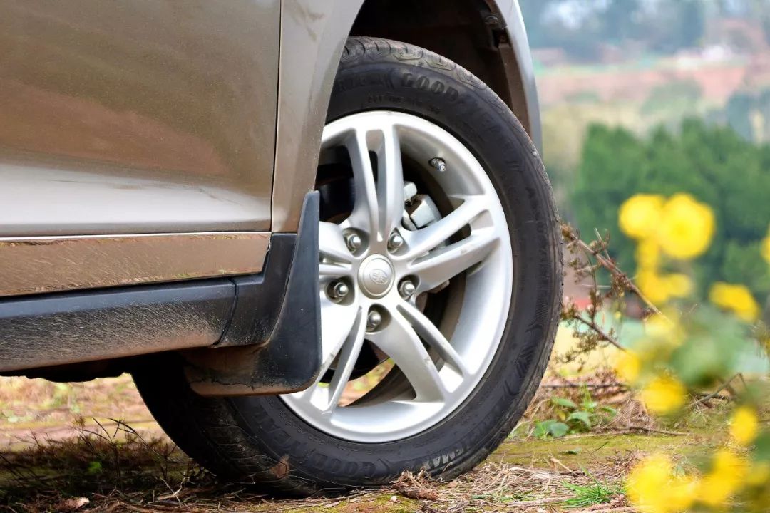 所有车主,低配不够好吗?奶爸车主sayno:就是看中了骏派D60的外观靓,好开省油,四年零事故,技术好车子稳