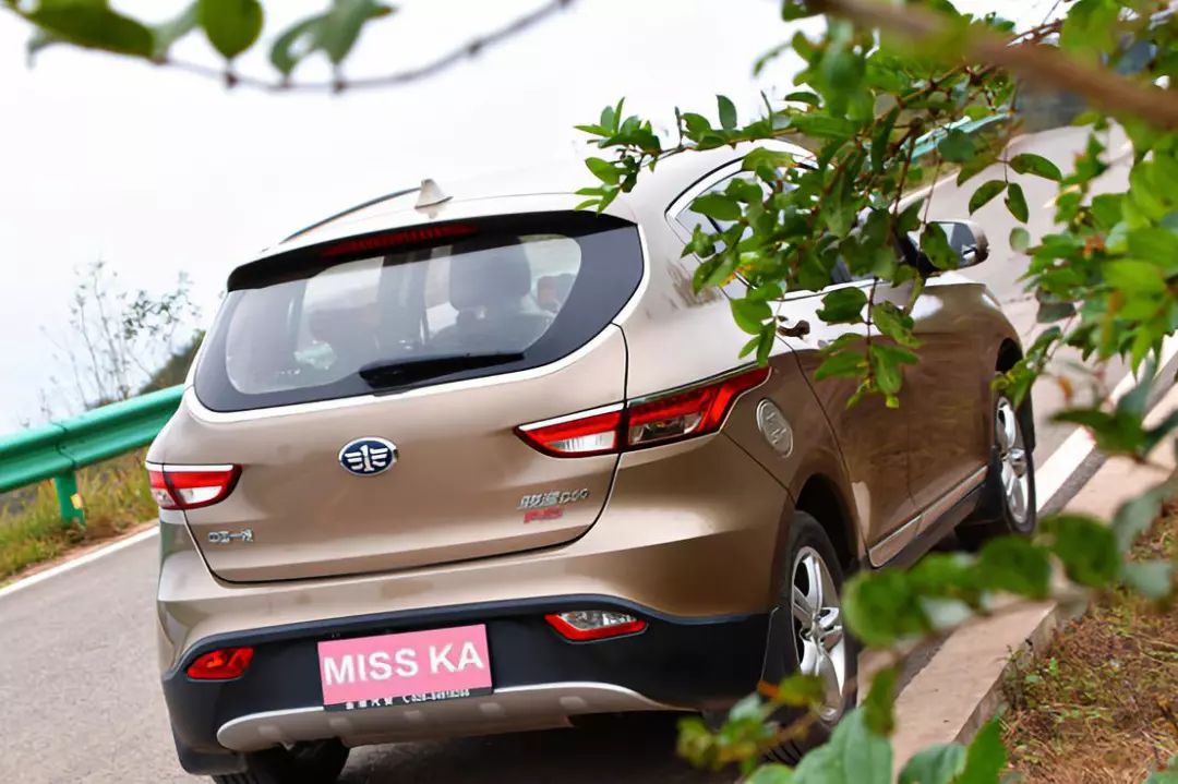 所有车主,低配不够好吗?奶爸车主sayno:就是看中了骏派D60的外观靓,好开省油,四年零事故,技术好车子稳