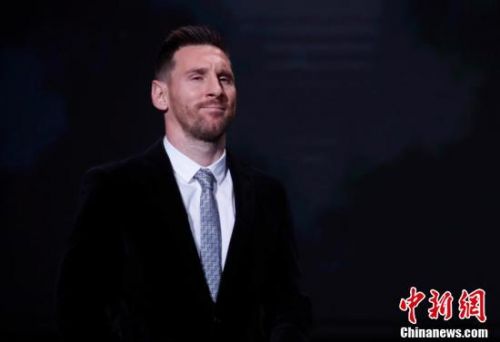 梅西第六次金球奖图片,梅西第六个金球颁奖